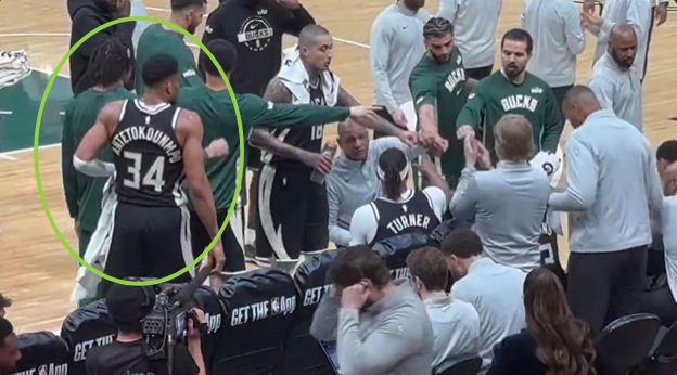 开云娱乐-心已走?字母哥似听非听里弗斯布置战术 木屋时刻也未碰拳!