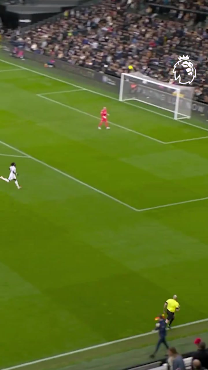 开云APP下载-被狂嘘！英超官号发维卡里奥开大脚失误，配文：有趣的任意球😅